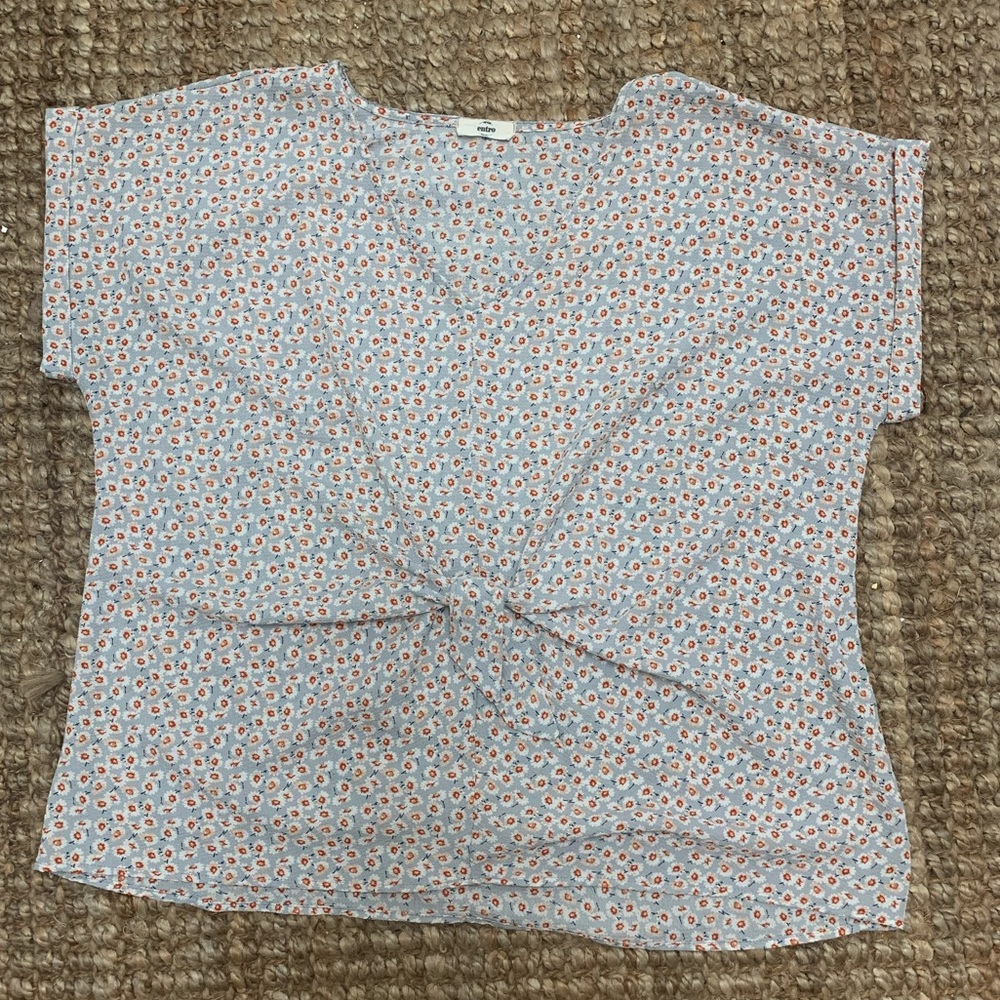 Entry Toe Front Blouse - Picture 2 of 3